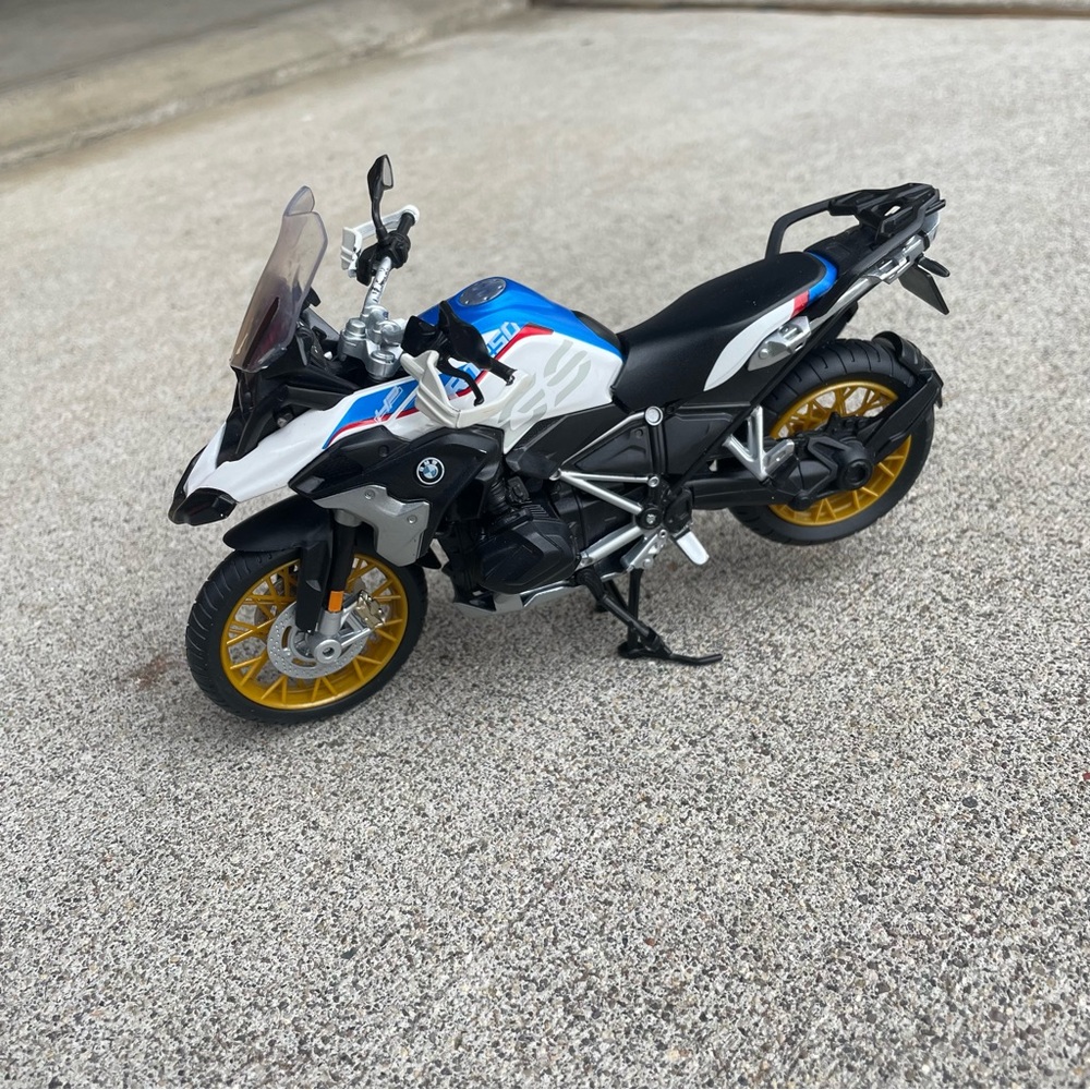2019 BMW R1250 GS Diecast Motorcycle Model 1:12 Maisto - Picture 1 of 16